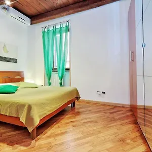  Apartment The Red Italy